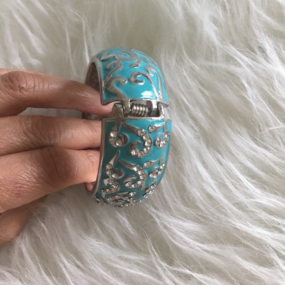 ‘Wendy’ Beautiful enameled bangle - Picture 5 of 7